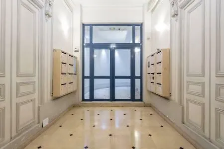 *** Champs Elysees Studio Παρίσι