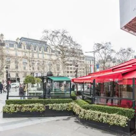 *** Champs Elysees Studio Paris